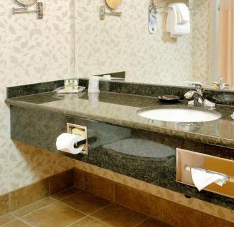 District of North Vancouver Hotel | Holiday Inn & Suites North Vancouver by IHG