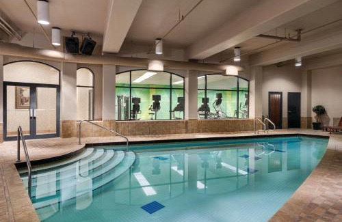 District of North Vancouver Hotel | Holiday Inn & Suites North Vancouver by IHG