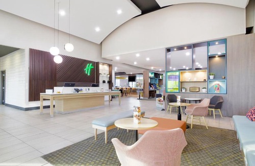 South Mountain Hotel | Holiday Inn & Suites Phoenix Airport by IHG