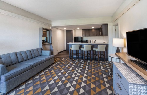 Pittsfield Hotel | Holiday Inn & Suites Pittsfield-Berkshires by IHG