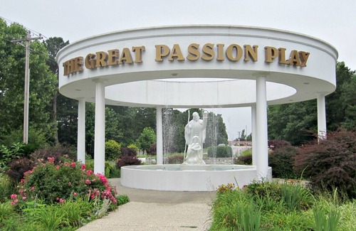 Holiday Island Condo | Holiday Island in the heart of the Ozark Mountains on Table Rock Lake