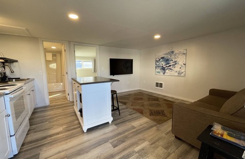 Westport Hotel | Holiday Motel