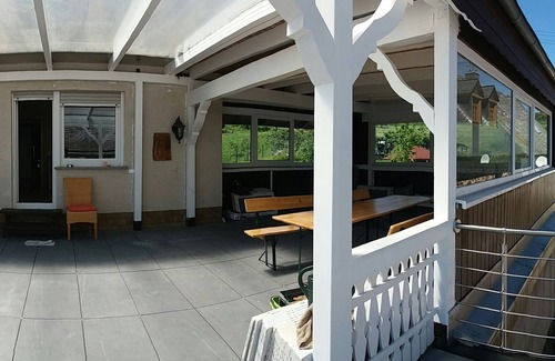 Mariaroth Apartment | Holiday room with two common rooms and shared bathroom / kitchen.