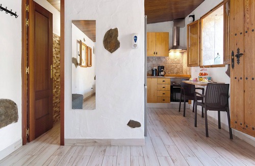 Santa Maria de Guia de Gran Canaria Villa | Holiday Villa 'Hogar Vacacional Talumaya' with Sea Views, Private Pool and Wi-Fi