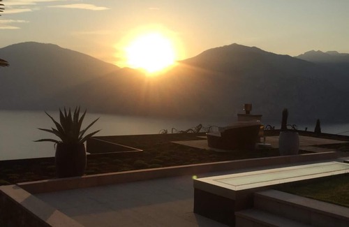 Malcesine House | Holiday villa "Miralago" with a view of the water