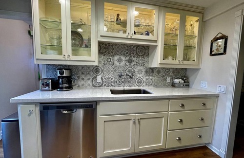 Prescott House | Holidays at The Family Friendly Farmhouse -3 Beds- Walk to Square & Whiskey Row.