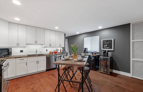 Ballwin House | Holidays in St Louis! Private Ranch Home for 1-6 Guests