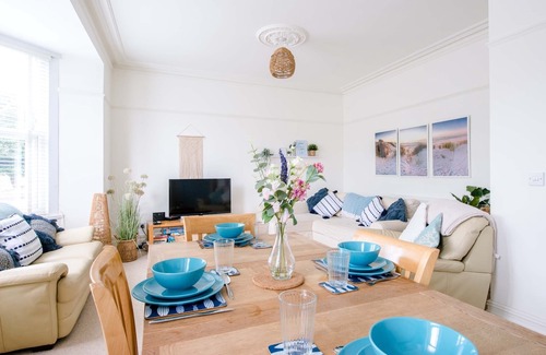 Porthcawl Apartment | Holidays, visiting family, work, golf, surfing