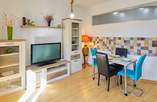 Lagunillas Apartment | Holidays2Malaga Lagunillas up to 4 guests in Malaga city with lift and WiFi