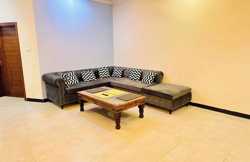 G-6 Sector House | Holidazzle Lodge