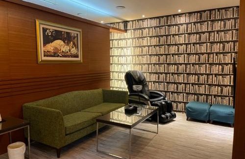 North District Hotel | Holland Hill Motel