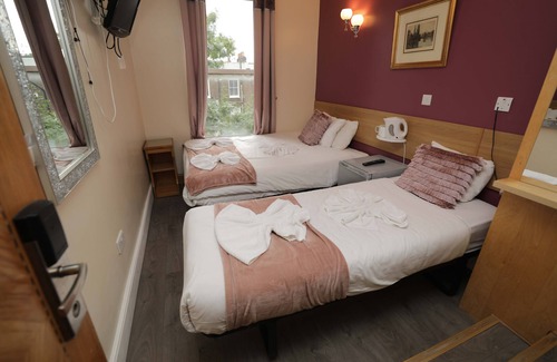 Holland Park Hotel | Holland Inn Hotel