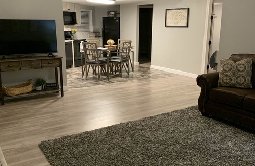 Vicksburg Apartment | Holley Rentals 2 bedroom sleeps 6