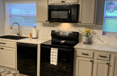 Vicksburg Apartment | Holley Rentals 2 bedroom sleeps 6