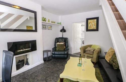 Haltwhistle House | Hollie Cottage