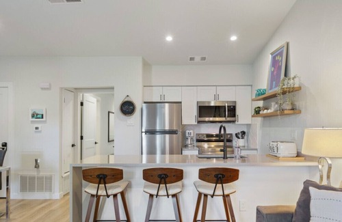 Barton Hills Apartment | Hollow Creek #4 xxxx