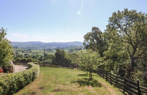 Henryd House | Holly Cottage