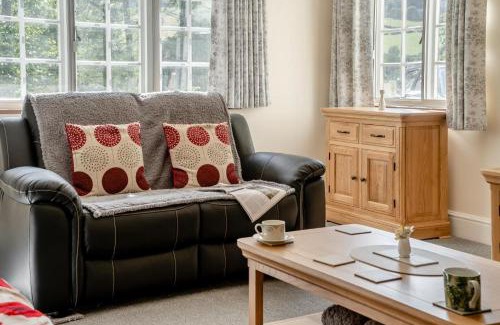 Llanfihangel Tal-y-llyn House | Holly Cottage - Scethrog