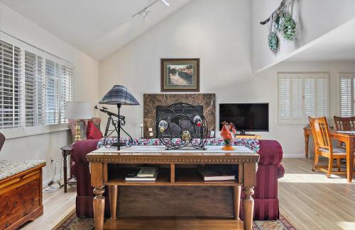 Lodge Hill House | Holly Hill Cottage