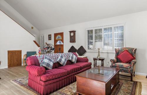 Lodge Hill House | Holly Hill Cottage