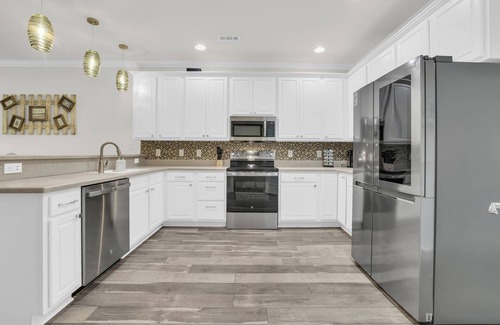 Crescent Beach House | Holly House/Poolside Getaway/Near the Beach