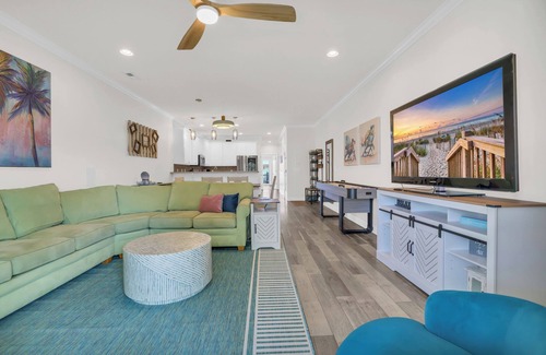 Crescent Beach House | Holly House/Poolside Getaway/Near the Beach