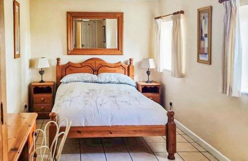 Bramerton House | Holly Lodge