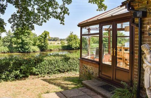 Bramerton House | Holly Lodge