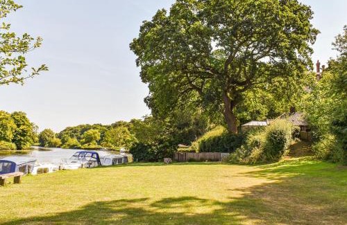 Bramerton House | Holly Lodge