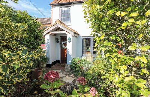 Briston Cottage | Hollyhedge Cottage