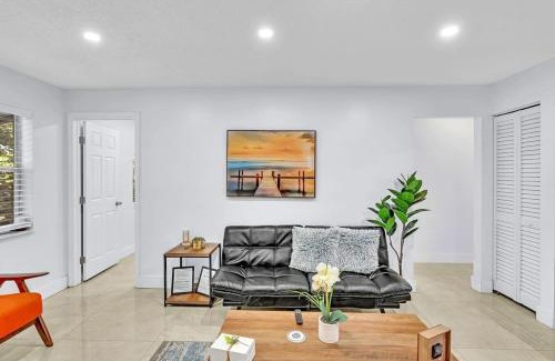 Little Ranches House | Hollywood 2 Bdrm New Furnished Beach Vacation Lb2