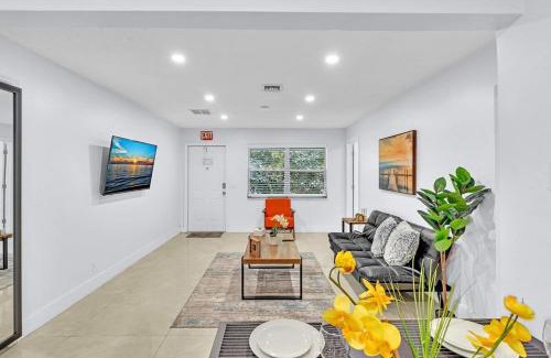 Little Ranches House | Hollywood 2 Bdrm New Furnished Beach Vacation Lb2