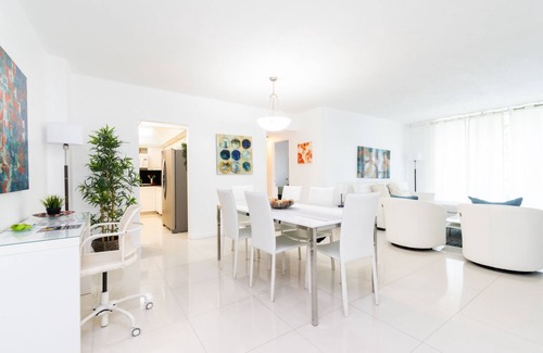 Hollywood South Central Beach Apartment | Hollywood Beach, 2 bedrooms 2 bathrooms, on the beach