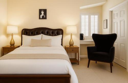 Melrose Apartment | Hollywood Hills, Near Griffith Park - Family-Friendly 2BR