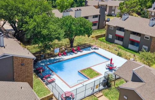 North Arlington Apartment | Hollywood House of Luxe ATT Stadium