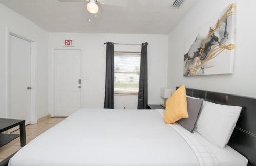North Central Hollywood Apartment | Hollywood private apartments
