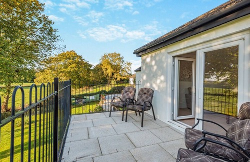 Carlisle House | Holme View Cottage - Three Bedroom House, Sleeps 6
