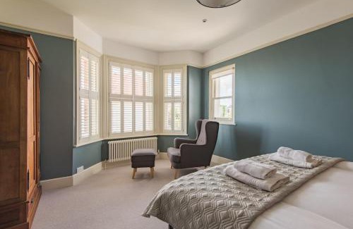 Deal House | Holmwood by Keepers Cottages