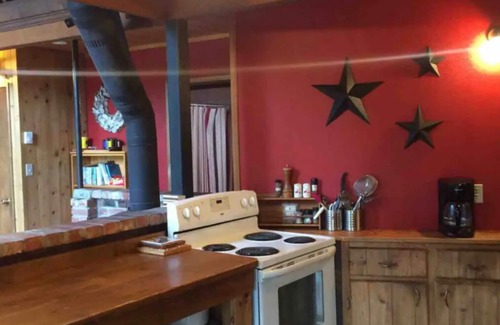 Okanagan-Similkameen Cabin | Holy Smoke Cabin @ Apex, ski in/out 5 Bed Rm w Hot Tub