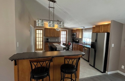 Saratoga Springs House | Home 2 mins to Saratoga. Newly renovated & Pet friendly .