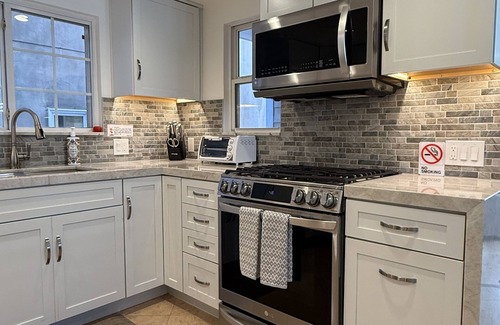 Santa Ana Heights House | Home Away by the Beach! Now booking for Autumn & Winter!