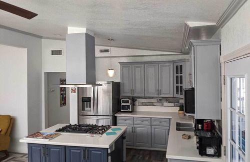 Valinda House | Home away from 🏠 City life 🌆and sunny🏖️