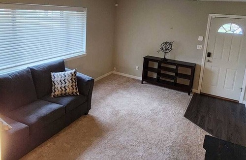 Central Islip House | Home Away From Home Luxe Condo