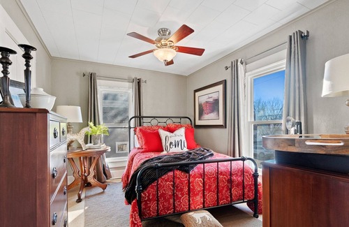 Kendallville House | Home Away From Home