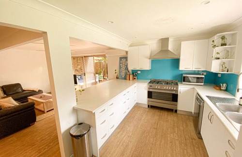 Pottsville House | Home away from Home: Family friendly Pottsville Beach House. Walk everywhere!🌴