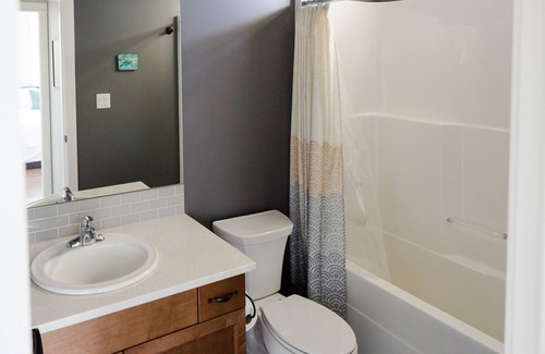 Salmon Arm House | Home away from home in the Shuswap