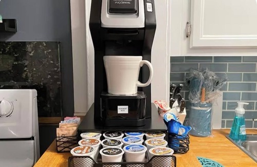 Medford Apartment | Home away from home charming 1bedroom apartment in lovely Medford with WiFi, AC