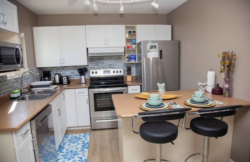 Winnipeg House | Home Away from Home! Family-sized vacations, group getaways, business trips,