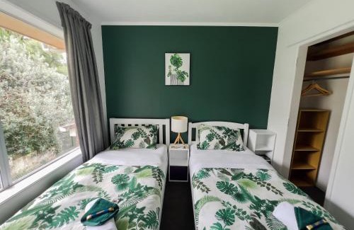 Birkdale Apartment | Home away from Home - Jungle style