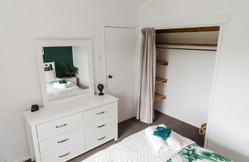 Birkdale Apartment | Home away from Home - Jungle style